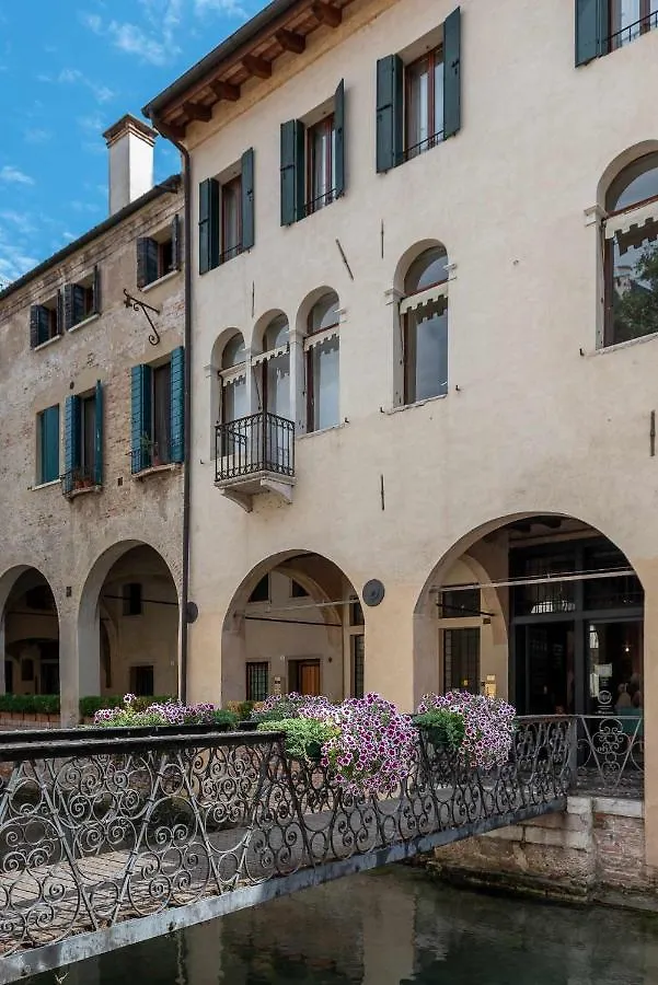 Contacten van Buranelli Charme Rooms